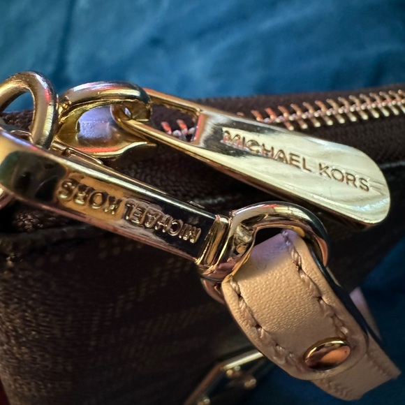 Michael Kors Jet Set Travel Logo Wallet - Picture 3 of 11